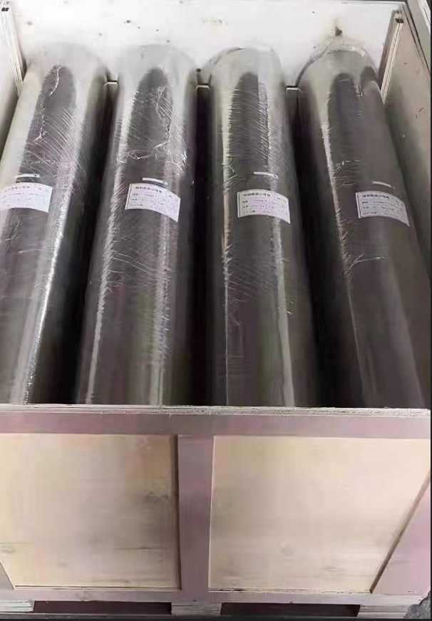 Calcined mica paper roll cross-section showing heat-treated mica flakes bonded in uniform papermaking process