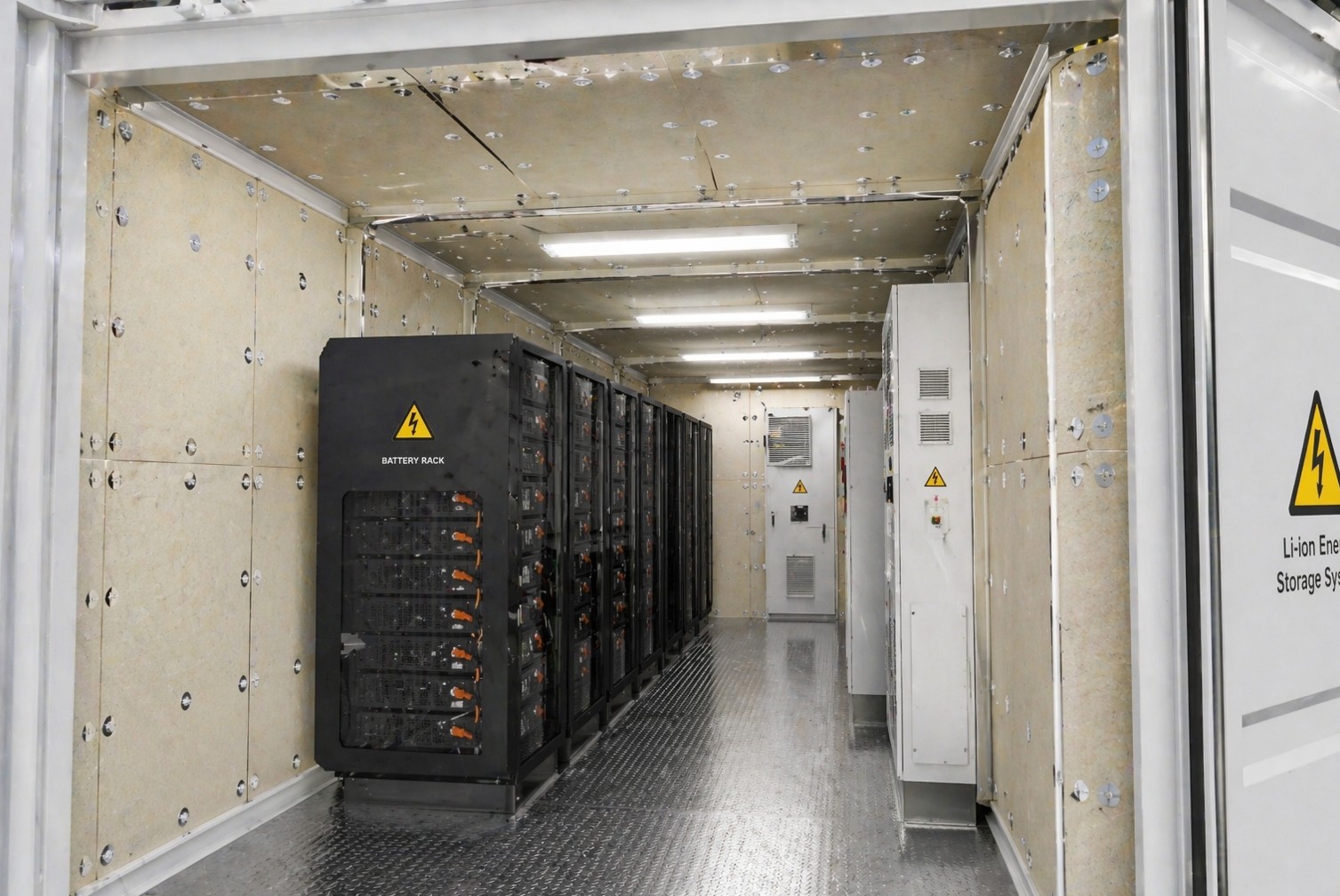 Mica fireproof lining for utility-scale BESS container - grid-scale energy storage system with structural thermal insulation